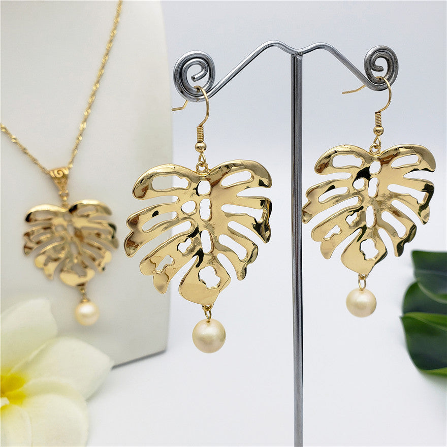 Set Of Hawaiian Monstera Leaf Earrings And Necklace Sustained With A Pearl From The Bottom In Different Colors