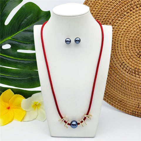 Set Of Petrol Pearl Stud Earrings And Leather Necklace In Different Colors With The Name Of An Island And Petrol Pearl