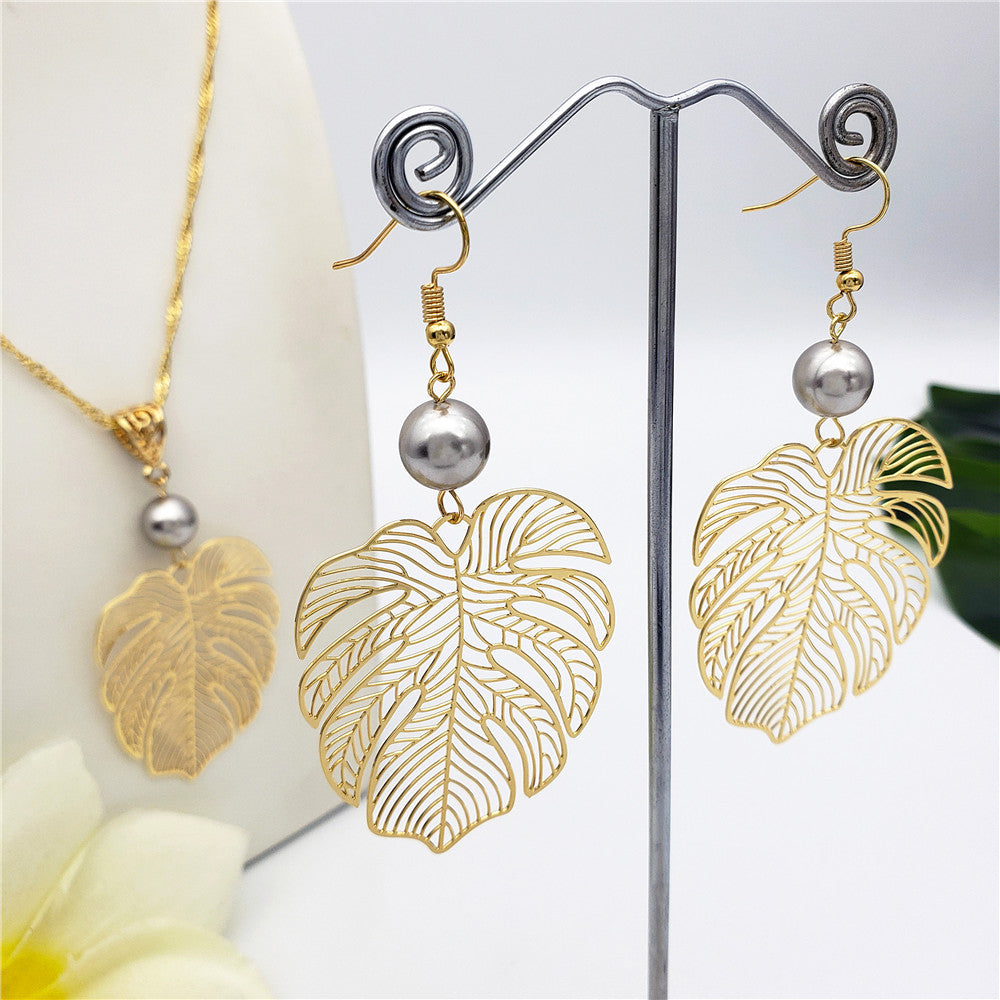Set Of Hawaiian Monstera Leaf Earrings And Necklace Sustained With A Pearl In Different Colors