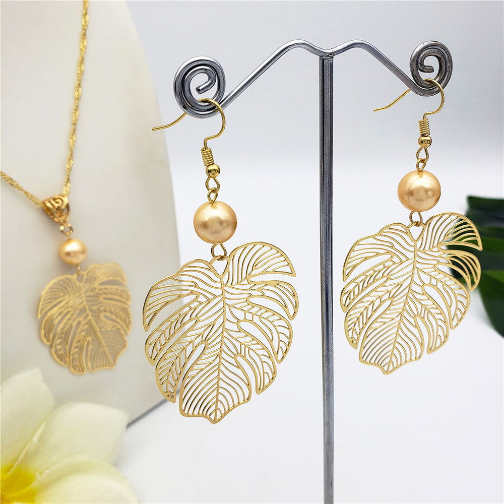 Set Of Hawaiian Monstera Leaf Earrings And Necklace Sustained With A Pearl In Different Colors