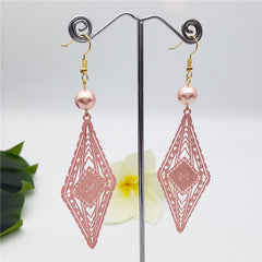 Carved Diamond Shaped Hawaiian Earrings Sustained With A Pearl In Different Colors