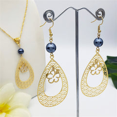 Set Of Carved Waves Double Teardrop Earrings And Necklace Sustained With A Petrol Pearl And Different Hawaiian Charms