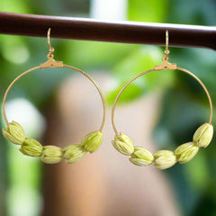 Circular Earrings With Hawaiian Pikake Flower Beads In 3 Different Colors And 2 Quantities