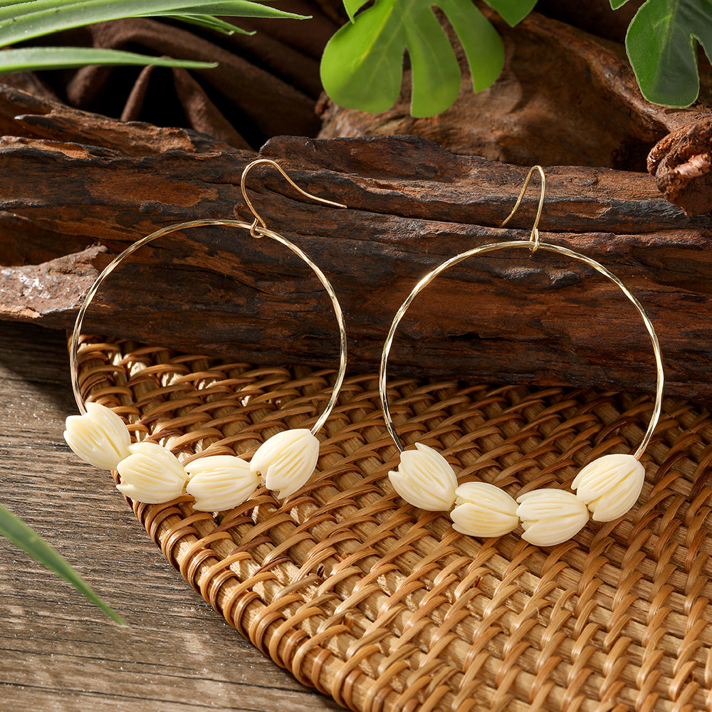 Circular Earrings With Hawaiian Pikake Flower Beads In 3 Different Colors And 2 Quantities