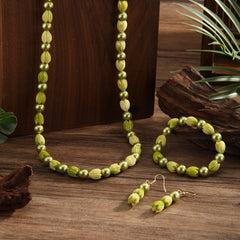 Set Of Bracelet, Earrings And Necklace With Hawaiian Green Pikake Flower Beads And Pistachio Tahitian Pearls