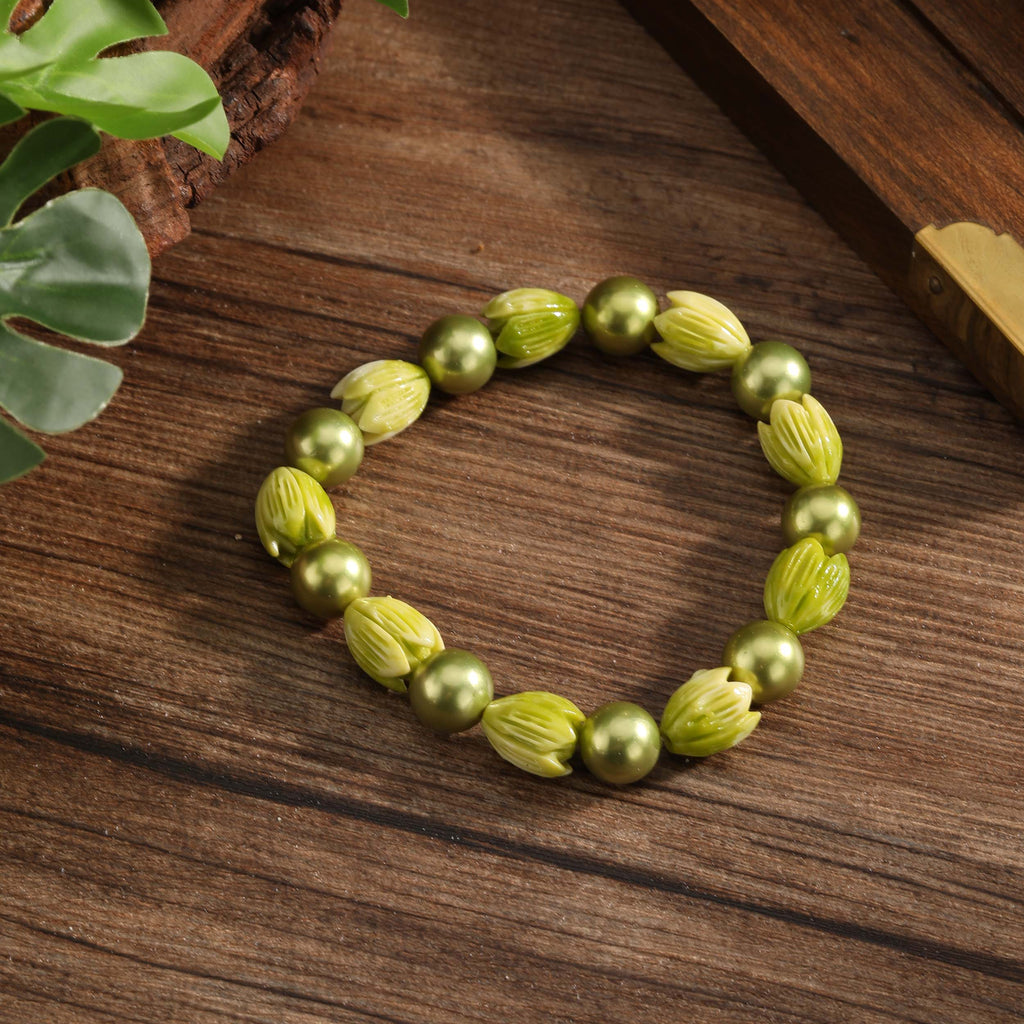 Set Of Bracelet, Earrings And Necklace With Hawaiian Green Pikake Flower Beads And Pistachio Tahitian Pearls