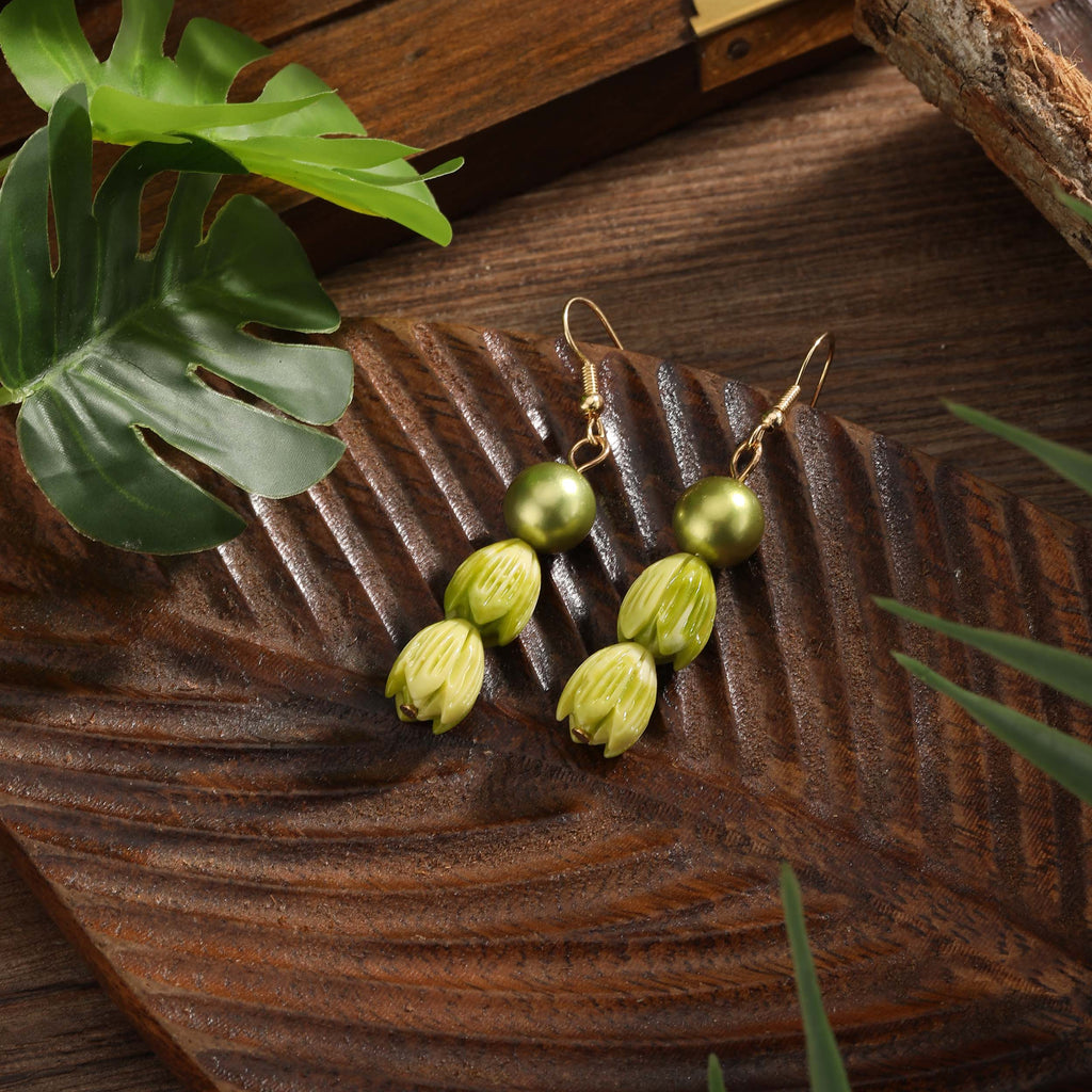 Set Of Bracelet, Earrings And Necklace With Hawaiian Green Pikake Flower Beads And Pistachio Tahitian Pearls