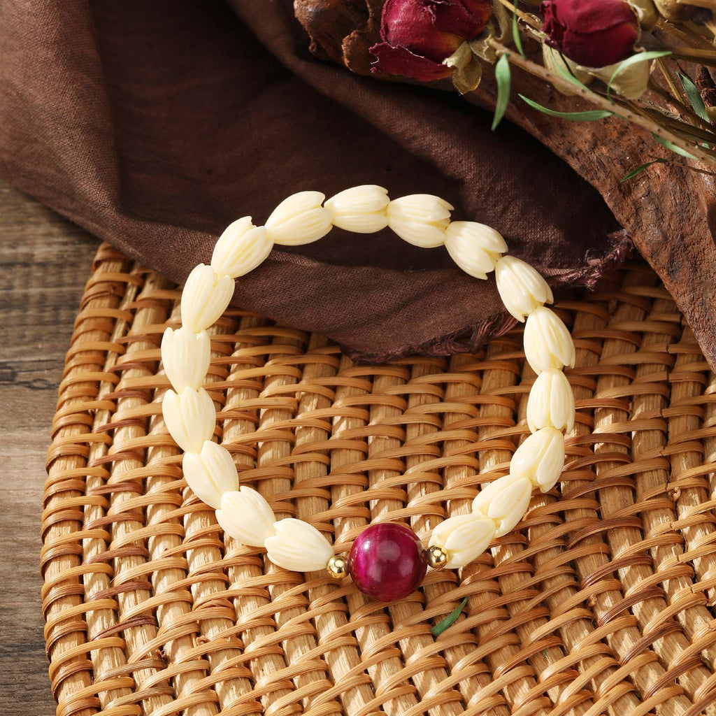 Hawaiian Pikake Flower Beads Bracelet With Golden Beads And A Pearl In Different Colors