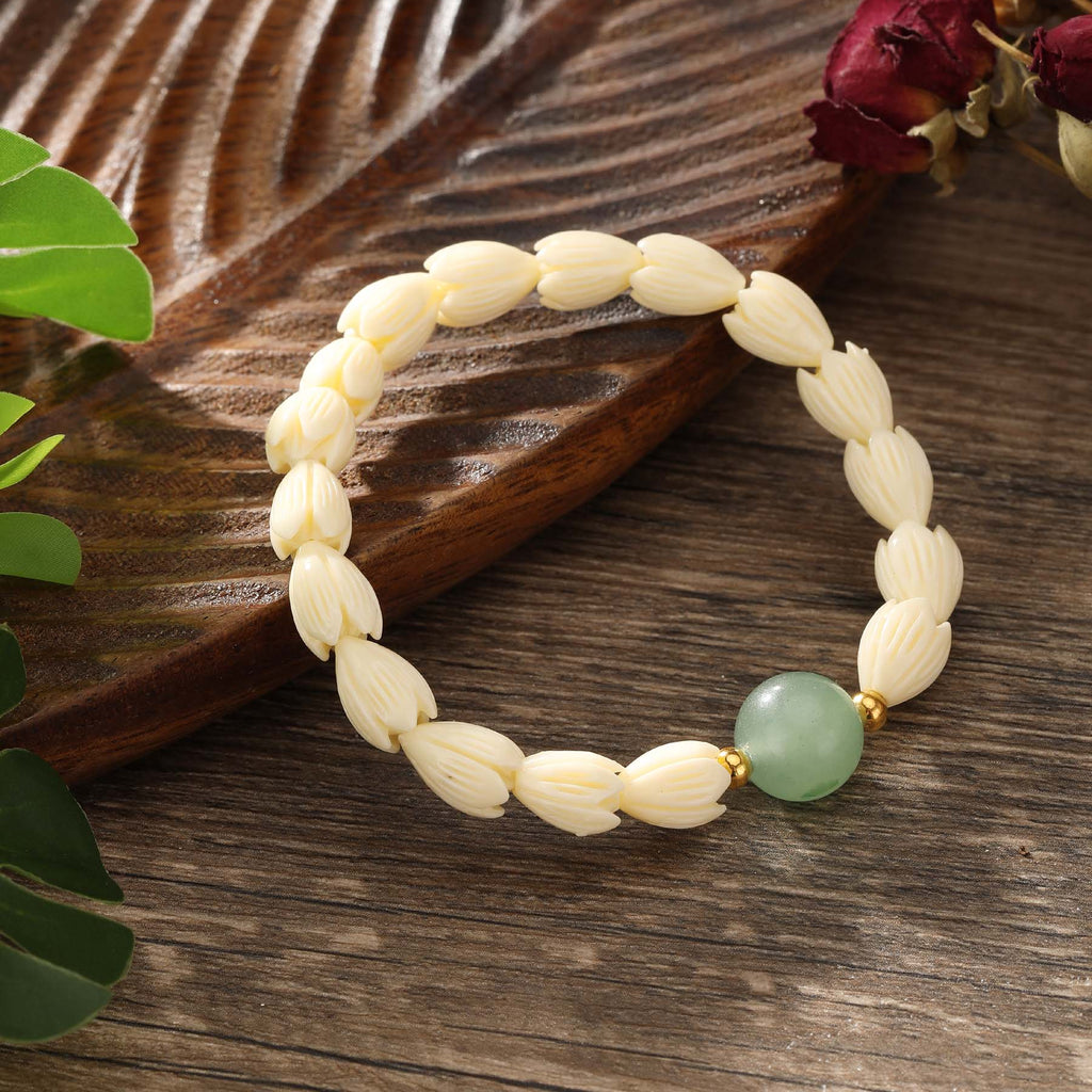 Hawaiian Pikake Flower Beads Bracelet With Golden Beads And A Pearl In Different Colors