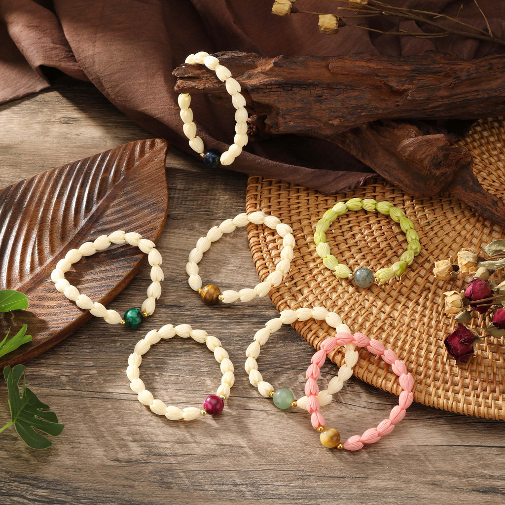 Hawaiian Pikake Flower Beads Bracelet With Golden Beads And A Pearl In Different Colors