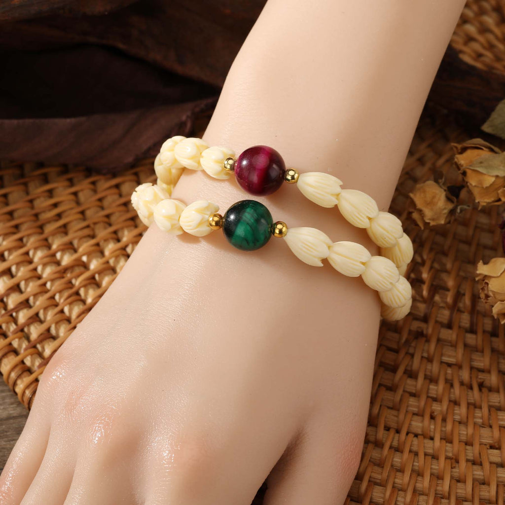 Hawaiian Pikake Flower Beads Bracelet With Golden Beads And A Pearl In Different Colors