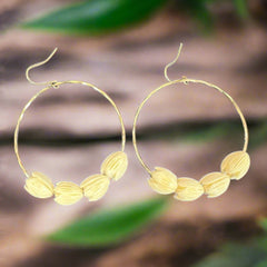 Circular Earrings With Hawaiian Pikake Flower Beads In 3 Different Colors And 2 Quantities