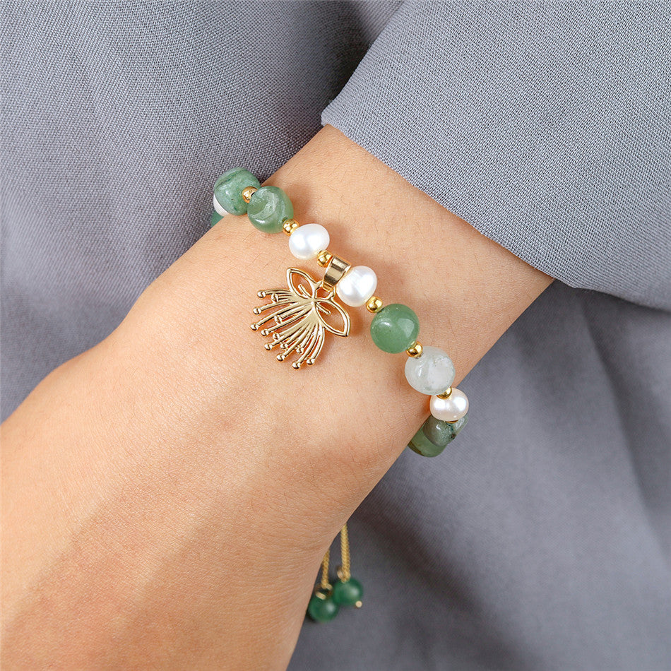 Green Gemstones & Pearls Bracelet With Light Silver Pearls And Golden Beads In Different Hawaiian Charms