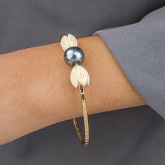 Hawaiian Bracelet With 2 Ivory Color Pikake Flower Beads And A Petrol Pearl