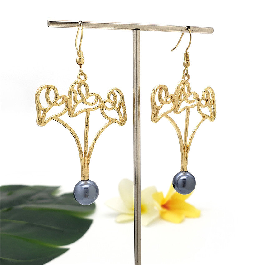 Triple Beating Heart Earrings Sustained With An Ivory Color Pikake Flower Bead Or A Pearl In Different Colors