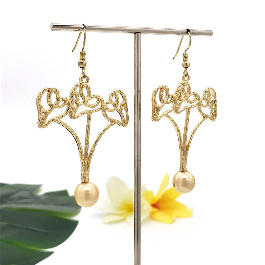 Triple Beating Heart Earrings Sustained With An Ivory Color Pikake Flower Bead Or A Pearl In Different Colors