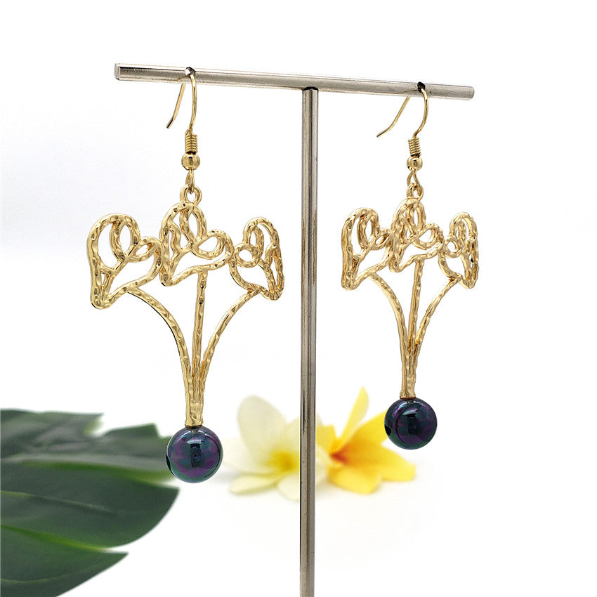 Triple Beating Heart Earrings Sustained With An Ivory Color Pikake Flower Bead Or A Pearl In Different Colors