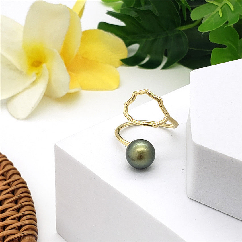 Wavy Ring With A Pearl In Different Styles And Colors