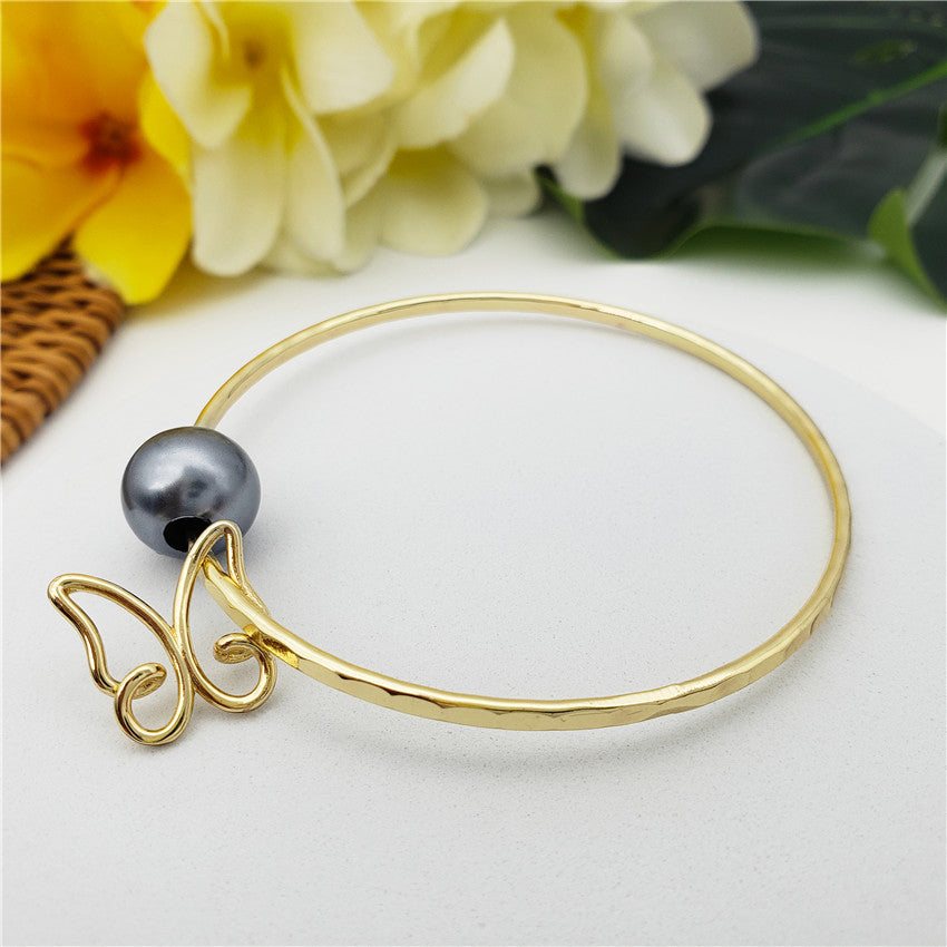 Bracelet With A Pearl & Charm In Different Styles And Colors