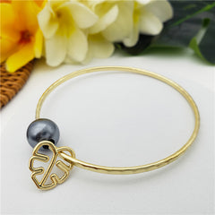 Bracelet With A Pearl & Charm In Different Styles And Colors