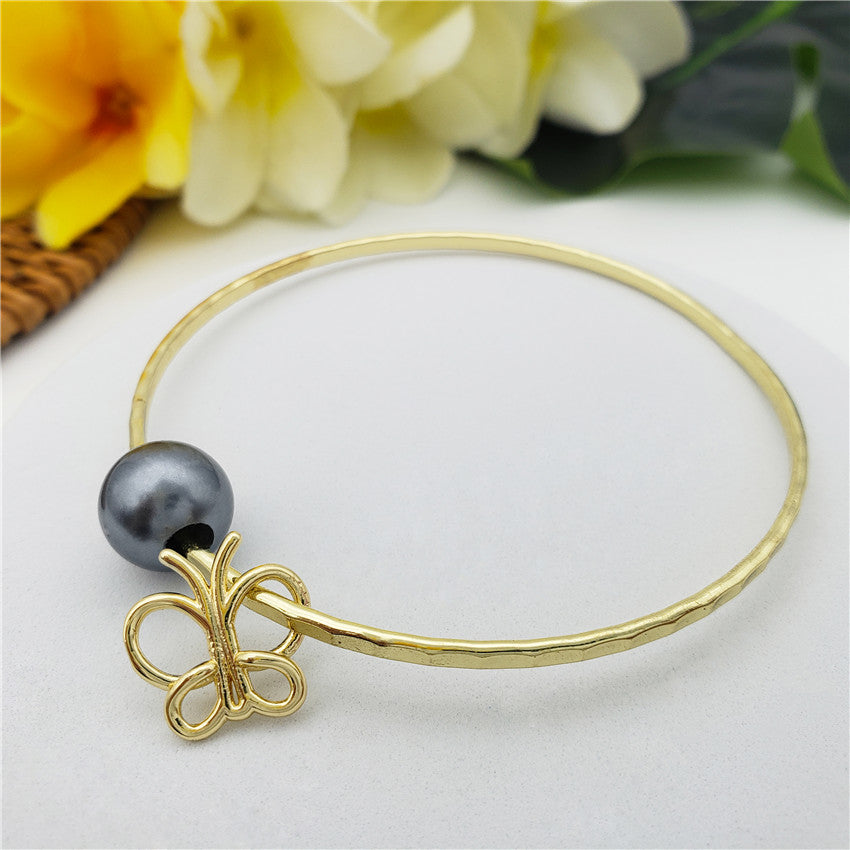 Bracelet With A Pearl & Charm In Different Styles And Colors