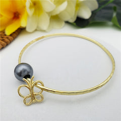 Bracelet With A Pearl & Charm In Different Styles And Colors