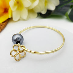 Bracelet With A Pearl & Charm In Different Styles And Colors