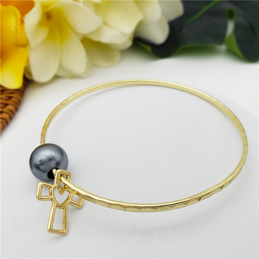 Bracelet With A Pearl & Charm In Different Styles And Colors