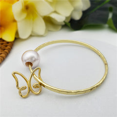 Bracelet With A Pearl & Charm In Different Styles And Colors