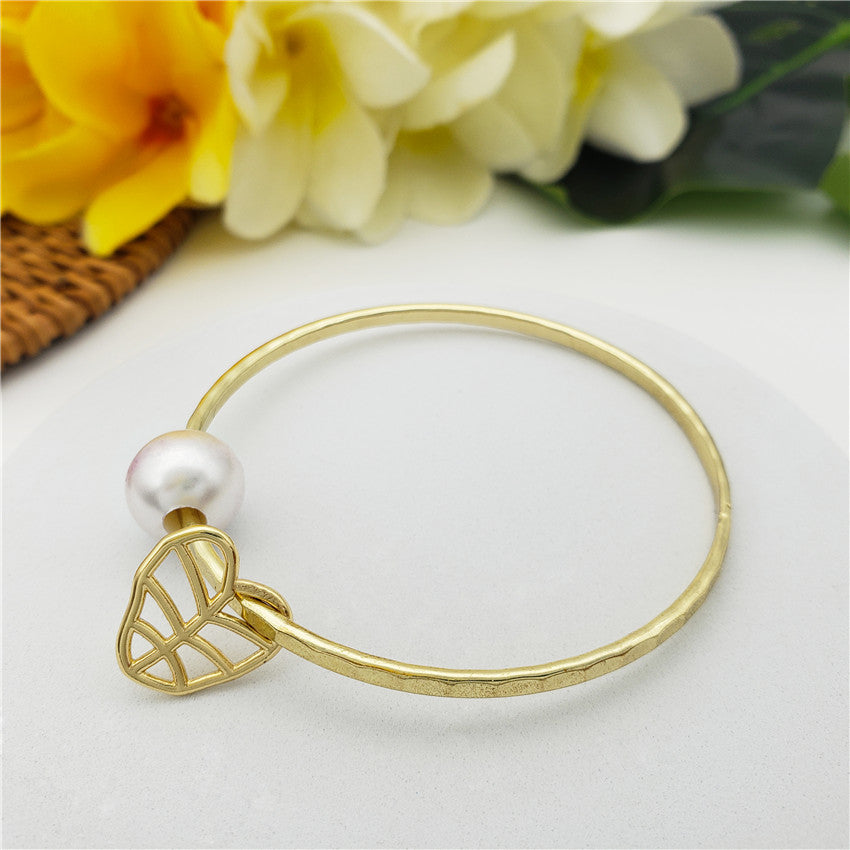 Bracelet With A Pearl & Charm In Different Styles And Colors