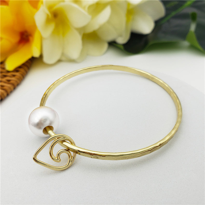 Bracelet With A Pearl & Charm In Different Styles And Colors