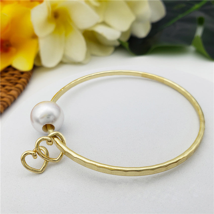 Bracelet With A Pearl & Charm In Different Styles And Colors