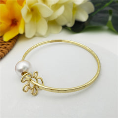 Bracelet With A Pearl & Charm In Different Styles And Colors