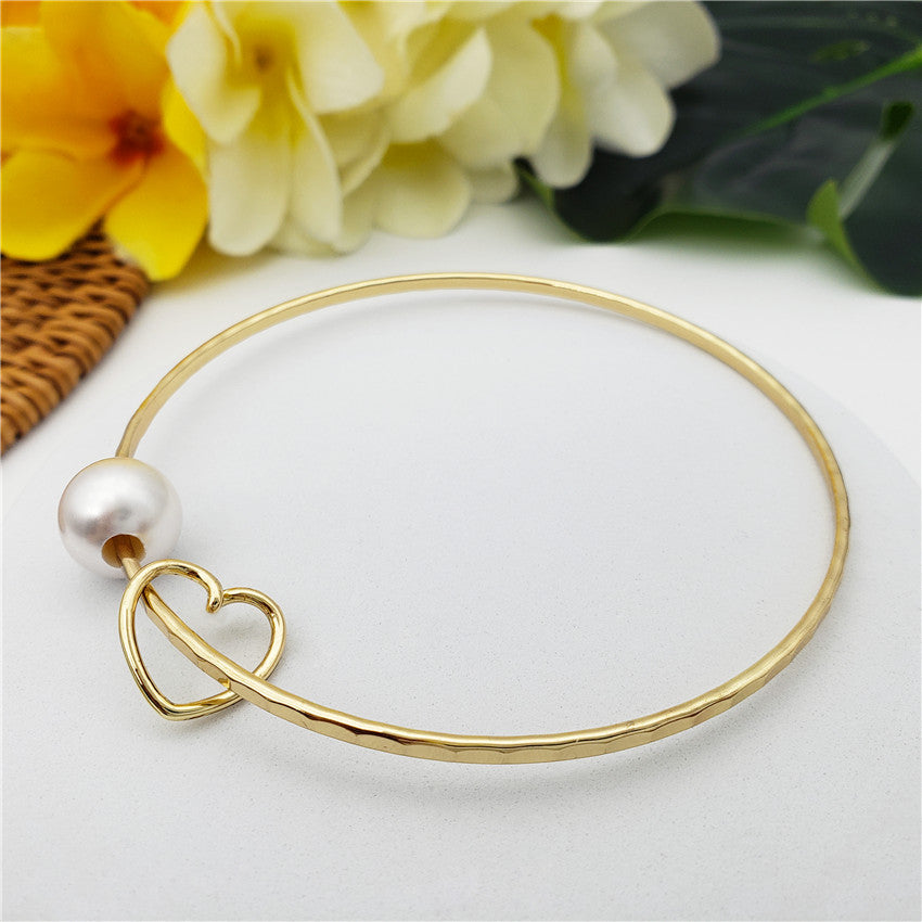 Bracelet With A Pearl & Charm In Different Styles And Colors