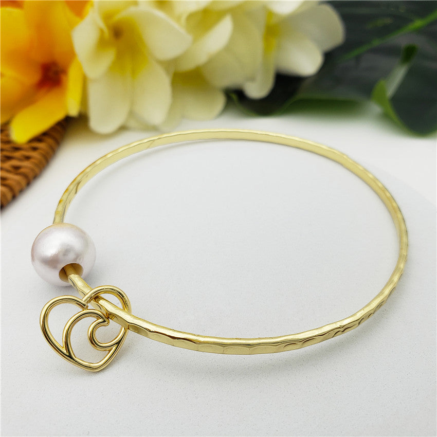 Bracelet With A Pearl & Charm In Different Styles And Colors