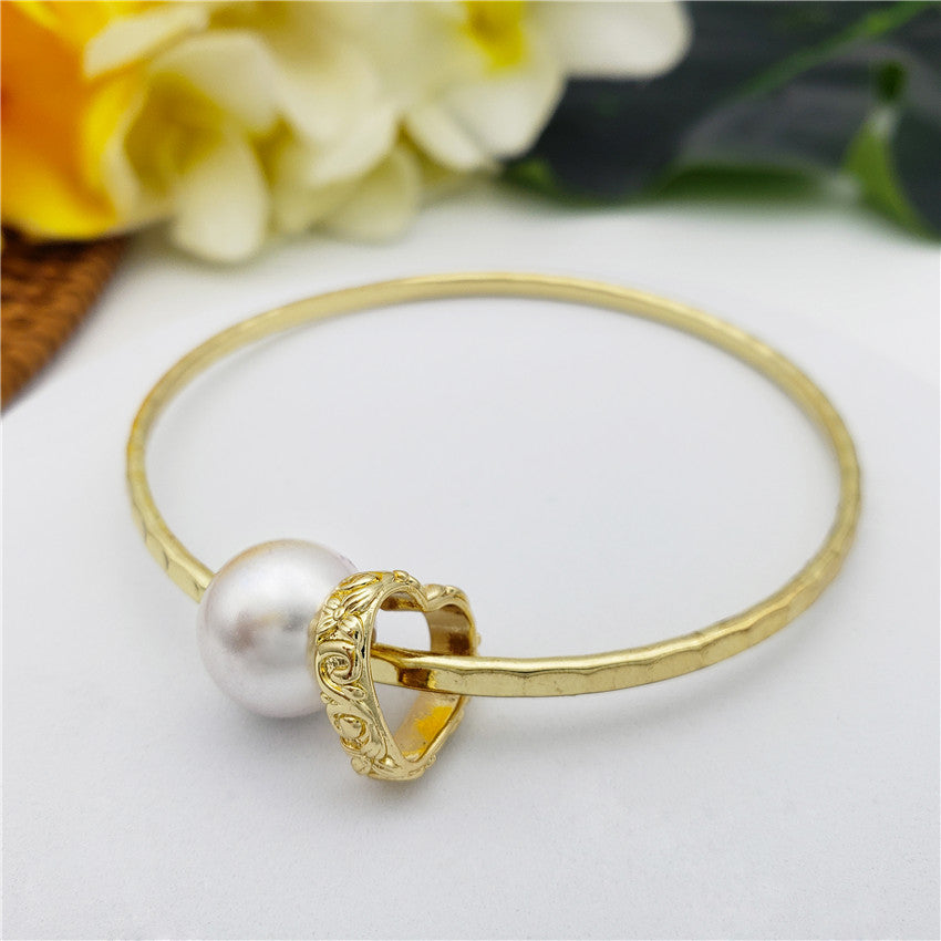 Bracelet With A Pearl & Charm In Different Styles And Colors