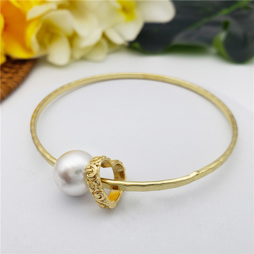 Bracelet With A Pearl & Charm In Different Styles And Colors