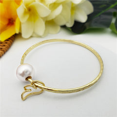 Bracelet With A Pearl & Charm In Different Styles And Colors