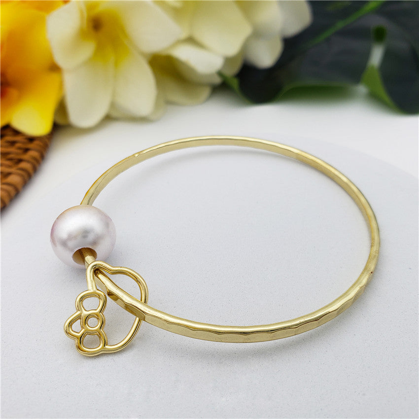 Bracelet With A Pearl & Charm In Different Styles And Colors