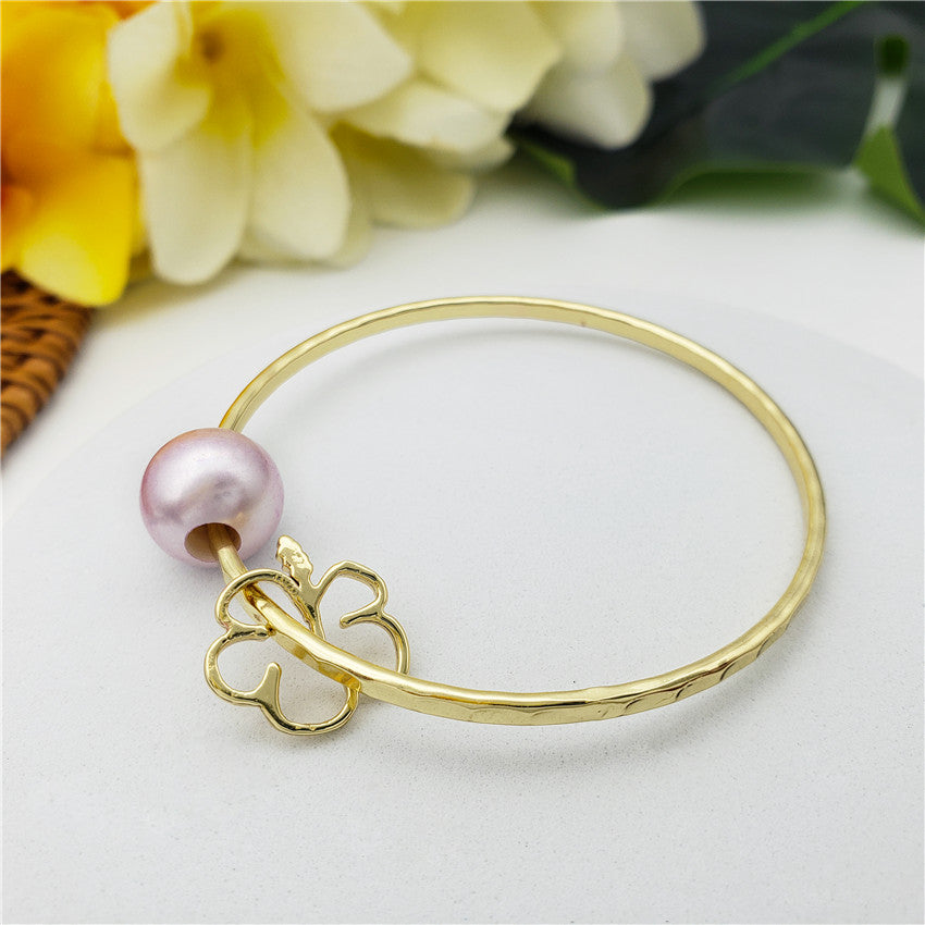 Bracelet With A Pearl & Charm In Different Styles And Colors