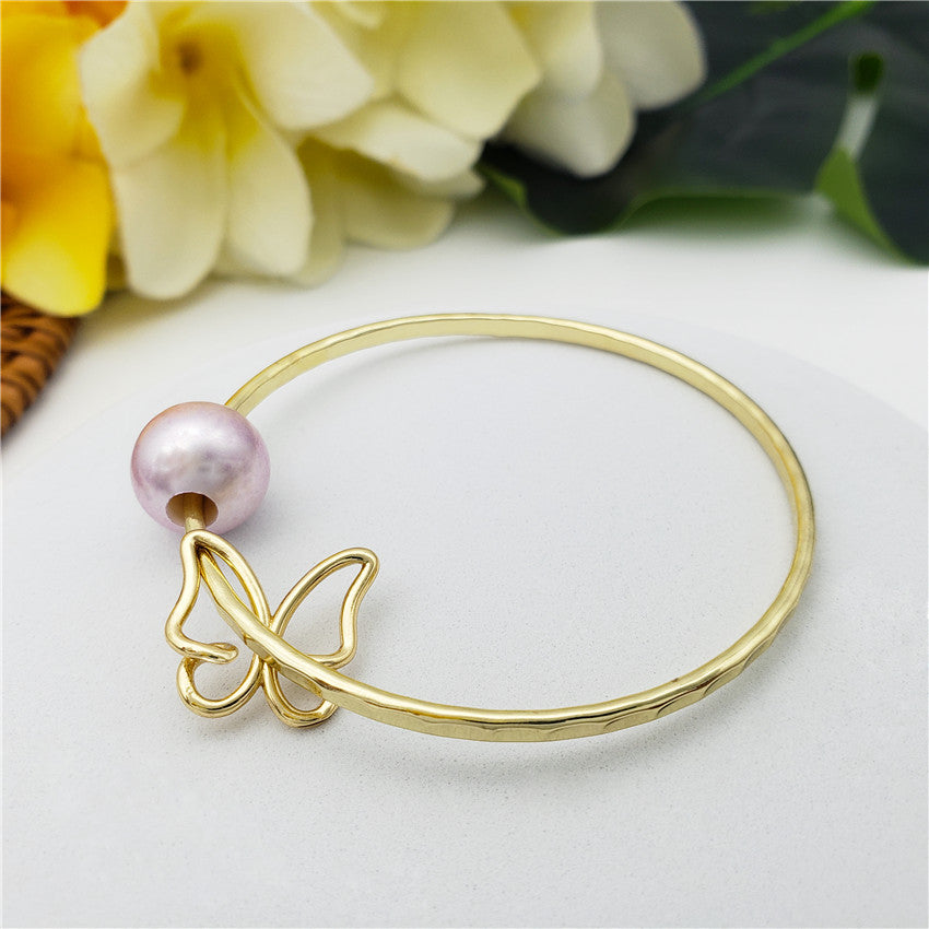 Bracelet With A Pearl & Charm In Different Styles And Colors