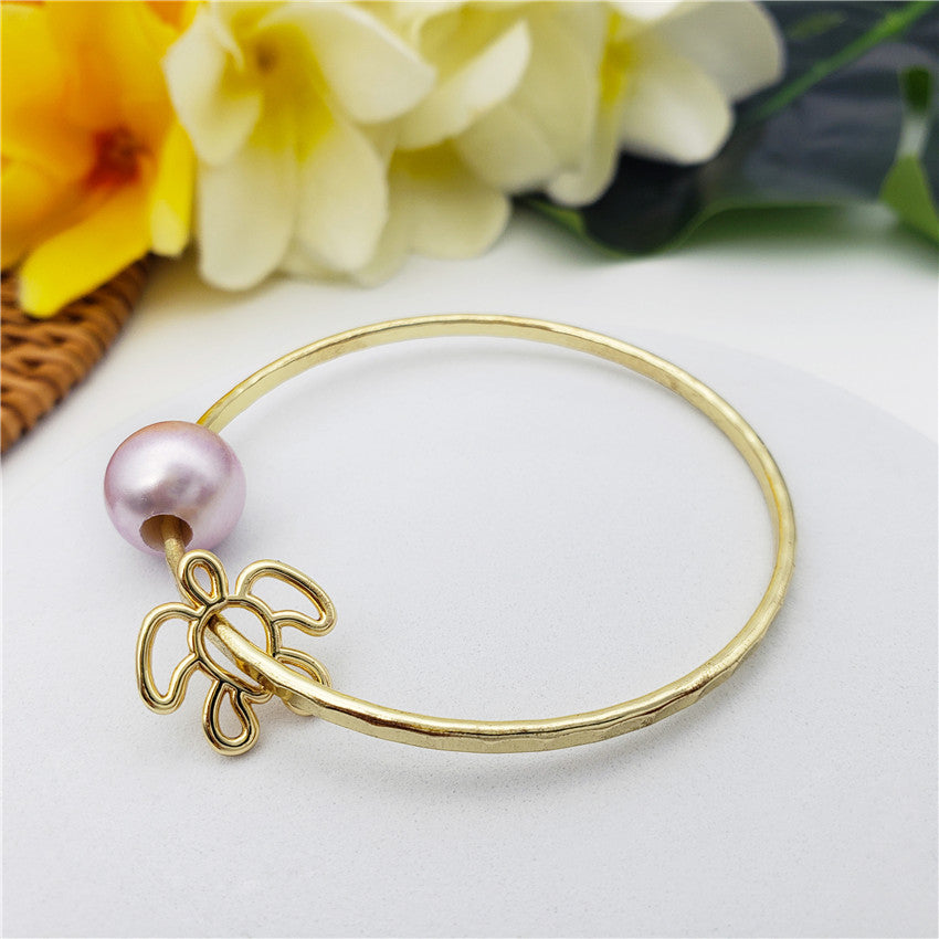 Bracelet With A Pearl & Charm In Different Styles And Colors