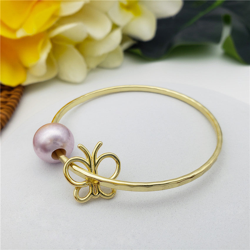 Bracelet With A Pearl & Charm In Different Styles And Colors