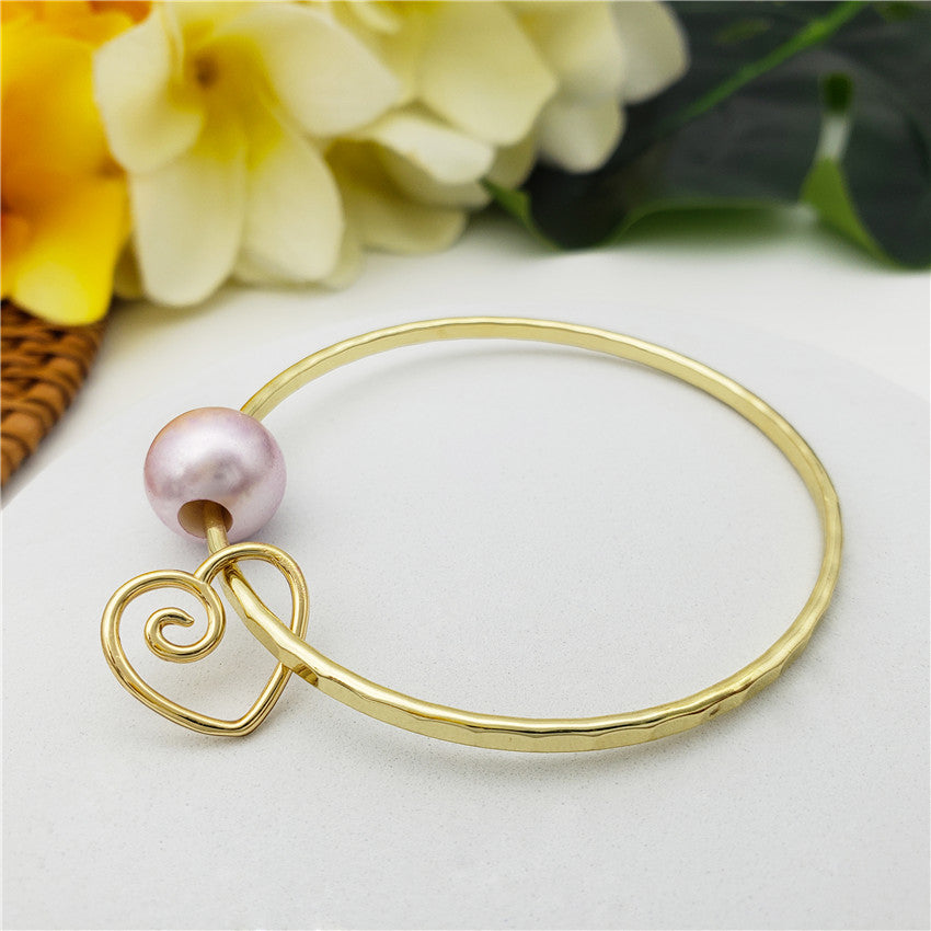 Bracelet With A Pearl & Charm In Different Styles And Colors