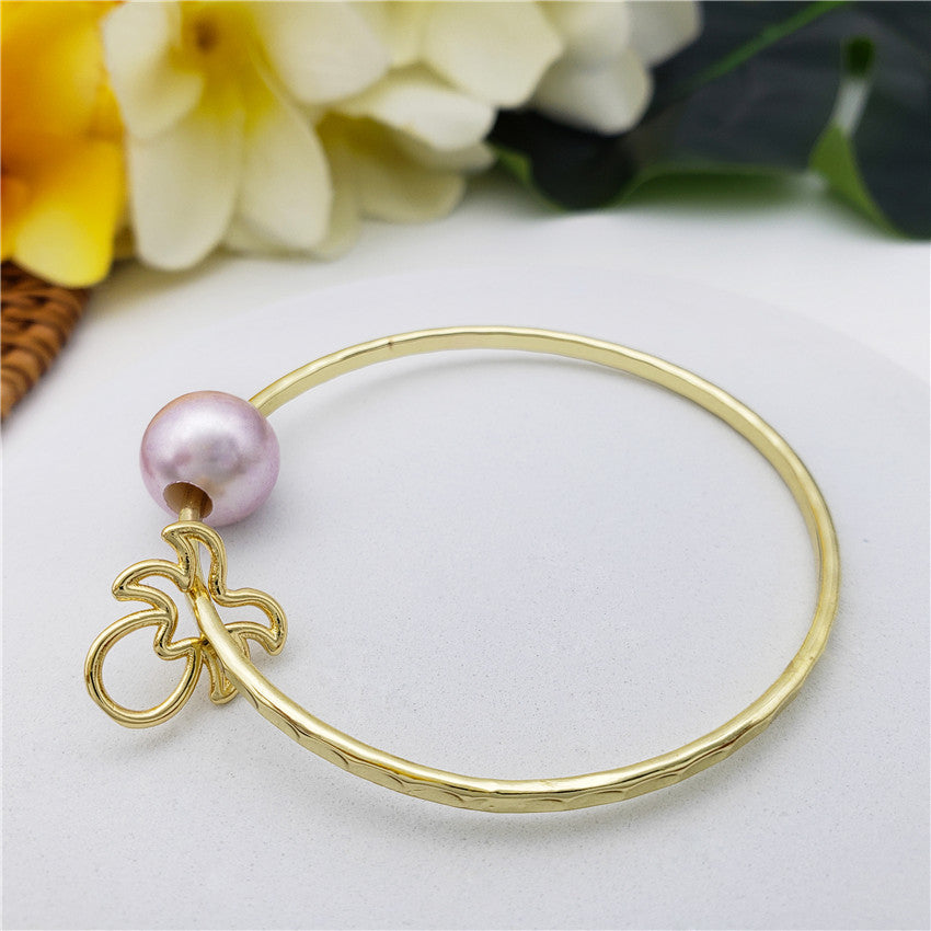 Bracelet With A Pearl & Charm In Different Styles And Colors