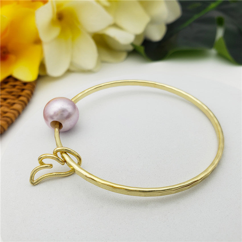 Bracelet With A Pearl & Charm In Different Styles And Colors