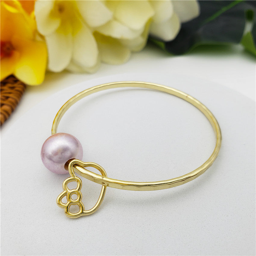 Bracelet With A Pearl & Charm In Different Styles And Colors