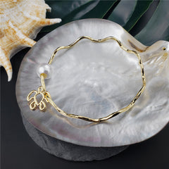 Wavy Bracelet With A Pearl & Charm In Different Styles And Colors