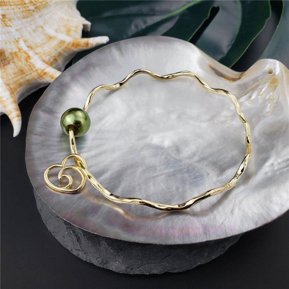 Wavy Bracelet With A Pearl & Charm In Different Styles And Colors