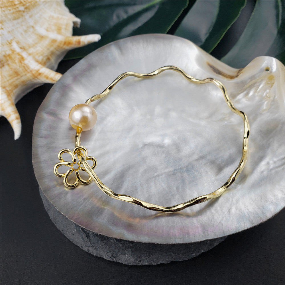 Wavy Bracelet With A Pearl & Charm In Different Styles And Colors